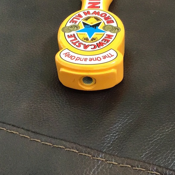 🍻 Tall Newcastle Brown Ale Tap Handle - Picture 4 of 5
